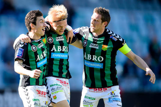GAIS Petri Zhubi, Linus Tornblad och Kenneth Gustafsson firar efter 2-1 som gjordes av Linus Tornblad