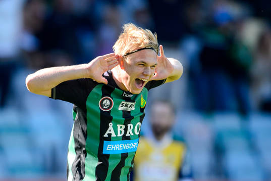 GAIS Linus Tornblad firar efter 2-1
