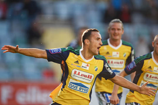 Ljungskiles Korab Baqraki jublar efter 2-2