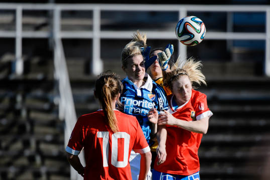 Djurgårdens Alexandra Höglund nickar in 2-2