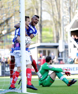 Åtvidabergs Ricardo Santos och Månz Karlsson jublar