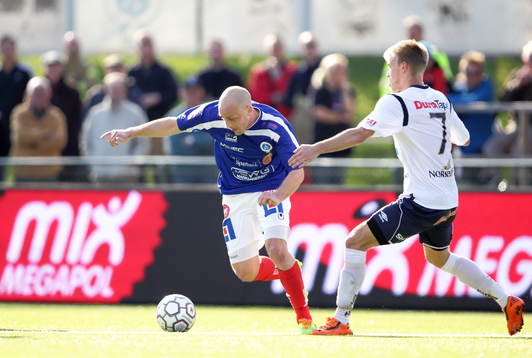 Åtvidabergs Daniel Sjölund mot Gefles Robin Nilsson