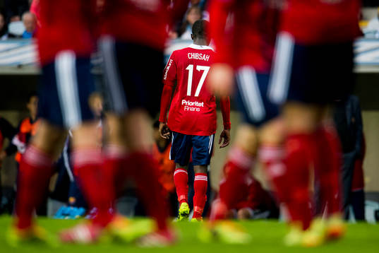 Djurgårdens Yussif Chibsah lämnar planen