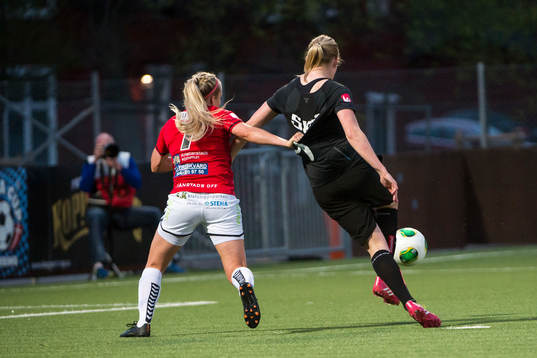 Kristianstads Elisa Vidarsdottir drar ner Göteborgs Annica