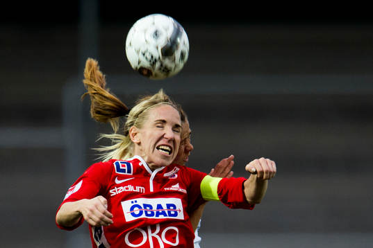 Örebros Elin Magnusson i nickduell med Rosengårds Sara