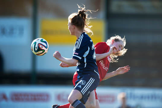 Höjdduell i matchen i damernas division 1 mellan FC Hessleholm och Torslanda i Hässleholm 26  april 2014.