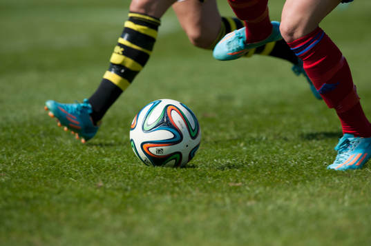  Kamp om bollen i matchen i damallsvenskan mellan Vittsjö och AIK i Vittsjö 26 april 2014.