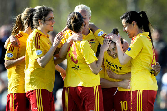 Tyresös Marta Vieira da Silva firar hon gjort 3-0 med