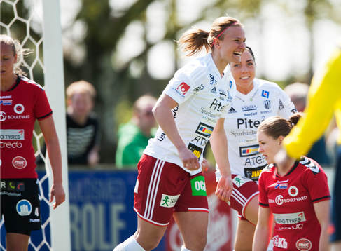 Piteås Elin Bergkvist har gjort  0-1 i matchen i damallsvenskan mellan Kristianstad och Piteå i Kristianstad 27 april 2014.