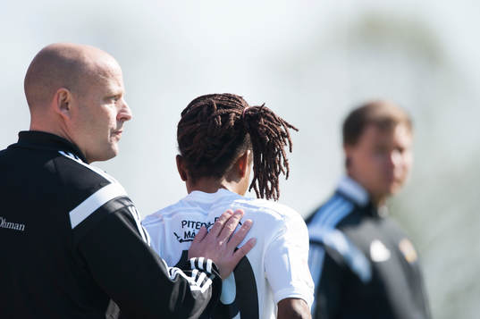 Piteås tränare Stellan Carlsson byter in Francisca Ordega i matchen i damallsvenskan mellan Kristianstad och Piteå i Kristianstad 27 april 2014.