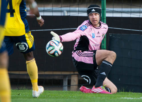 Ängelholms målvakt Matt Pyzdrowski i matchen i Superettan i fotboll mellan Ängelholm och Assyriska i Helsingborg 29  april 2014.