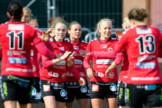 Kristianstads firar 0-1 genom Mia Carlsson