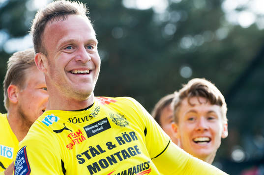  Mjällbys Marcus Ekenberg har gjort 2-1 på övertid i matchen i allsvenskan mellan Mjällby och Halmstad i Hällevik 3 maj  2014.