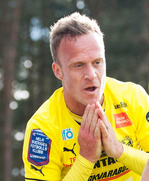 Mjällbys Marcus Ekenberg har gjort 2-1 på övertid i matchen i allsvenskan mellan Mjällby och Halmstad i Hällevik 3 maj  2014.
