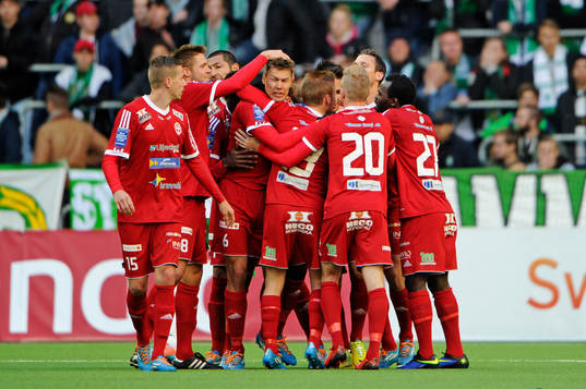 Värnamos Martin Claesson jublar efter 1-1