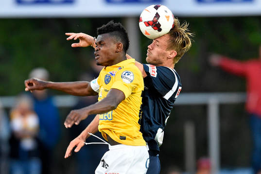 Falkenbergs Godsway Donyoh i nickduell med Gefles Anders Wikström