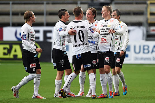Mjällbys Mattias Håkansson jublar efter 0-1