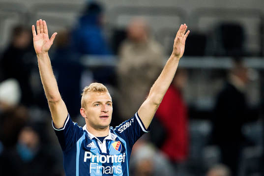 Djurgårdens Vytautas Andriuskevicius tackar publiken