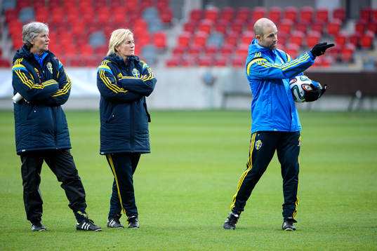 Sveriges förbundskapten Pia Sundhage, assisterande