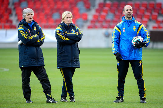 Sveriges förbundskapten Pia Sundhage, assisterande