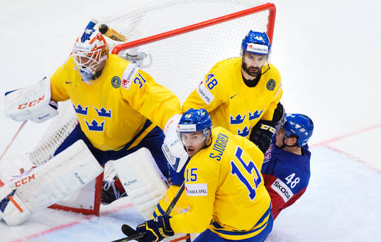 Sveriges målvakt Anders Nilsson, Mattias Sjögren och
