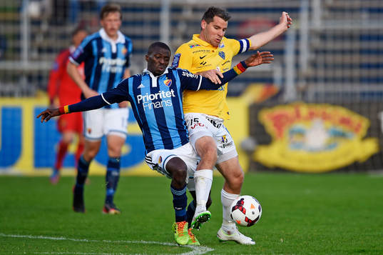 Djurgårdens Yussif Chibsah och Falkenbergs Stefan Rodevåg