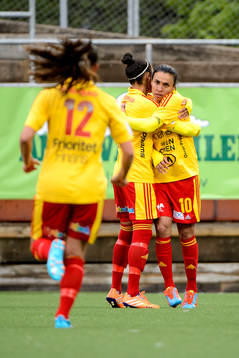 Tyresös Marta Vieira da Silva  firar efter 1-1