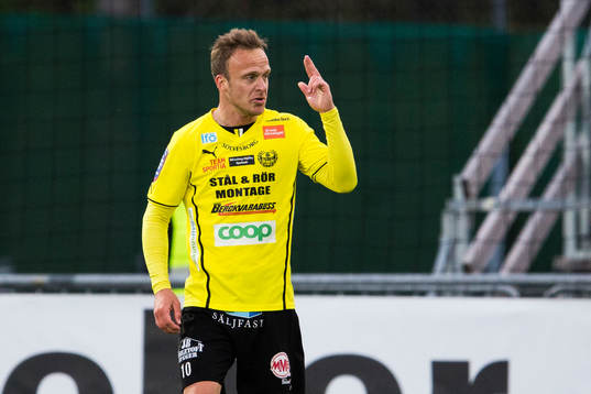 Mjällbys Marcus Ekenberg jublar efter att ha gjort 1-0 för Mjällby
