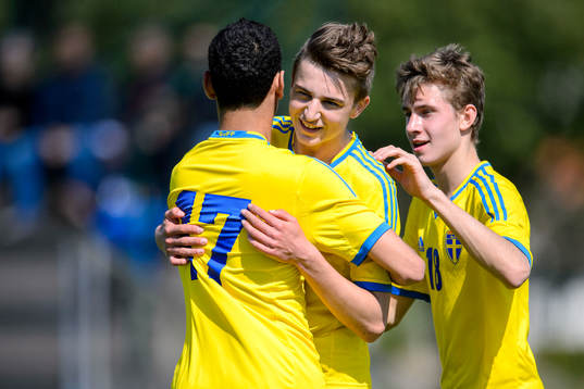 Sveriges Adin Bukva firar efter 1-0