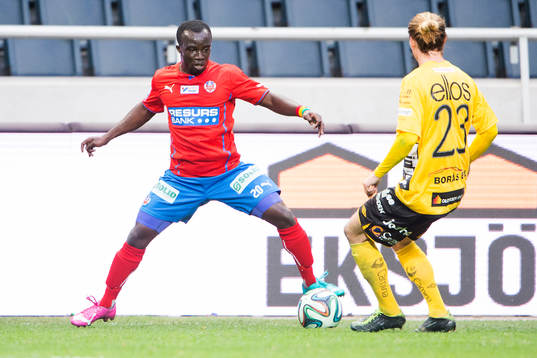 Helsingborgs Emmanuel Boateng utmanar Elfsborgs Niklas Hult