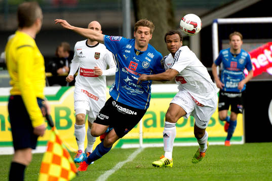 Halmstads Mikael Boman och Brommapojkarnas Serge-Junior Martinsson Ngouali