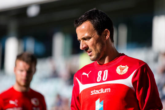 Kalmars Nenad Djordjevic värmer upp innan fotbollsmatchen i Allsvenskan mellan Häcken - Kalmar den 20 maj 2014 i Göteborg.