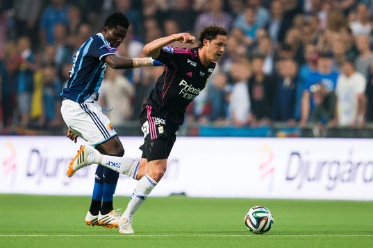 Djurgårdens Daniel Amartey stoppar IFK Göteborgs Philip