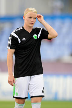 Wolfsburgs Nilla Fischer värmer upp innan finalen i damernas Champions League mellan Tyresö och Wolfsburg den 22 maj 2014 i Lissabon, Portugal.
