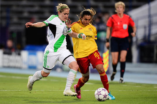 Wolfsburgs Anna Blässe och Tyresös Marta Vieira da Silva