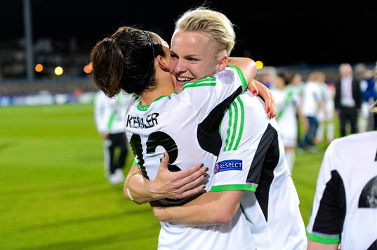 Wolfsburgs Nilla Fischer kramar om Nadine Kessler