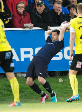 Malmös Matias Concha  i den allsvenska matchen mellan Mjällby och Malmö FF i Hällevik 22 maj  2014.