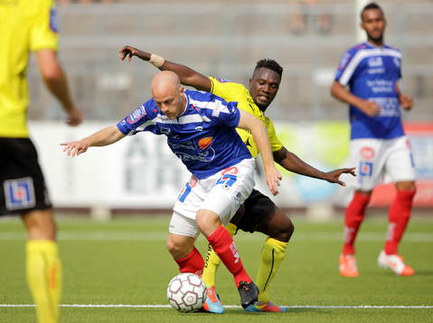 Åtvidabergs Daniel Sjölund och Halmstads King Osei Gyan
