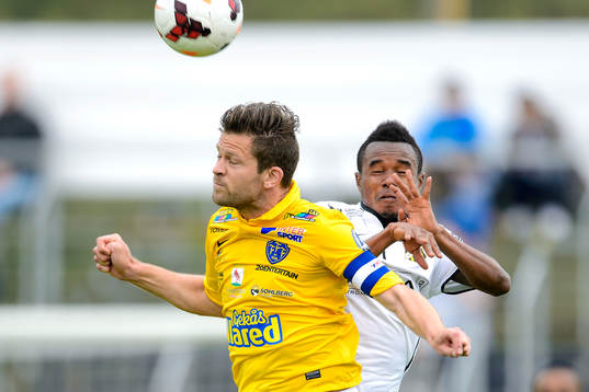 Nickduell mellan Falkenbergs David Svensson och Häckens