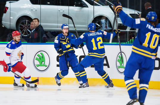 Sveriges Oscar Möller och Joakim Lindström jublar