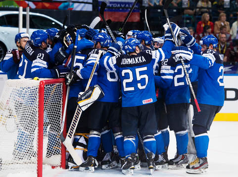Finlands spelare jublar