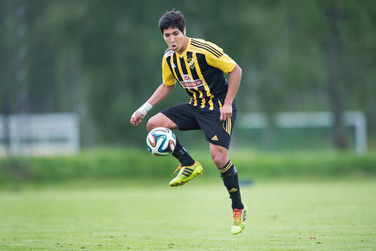 IFK Hässleholms Diego Delgado i matchen i division 111 mellan IFK Hässleholm och Älmeboda/Linneryd i Hässleholm 24 maj  2014.
