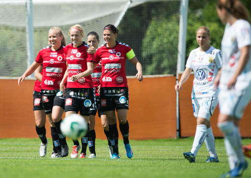  Kristianstads Linnea Liljegärd gör 1-0 i första matchminuten i matchen i damallsvenskan mellan Kristianstad och Umeå i Kristianstad 25 maj  2014.