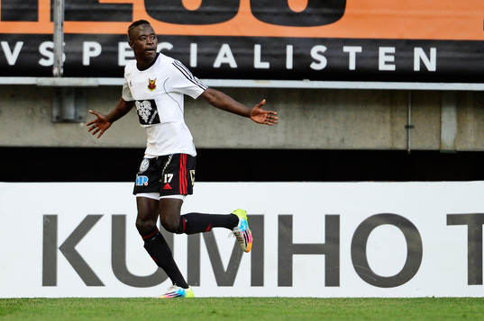 Östersunds Modou Barrow jublar efter 1-1