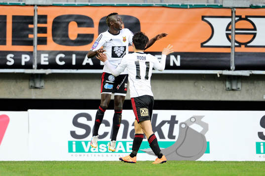 Östersunds Modou Barrow jublar efter 1-3