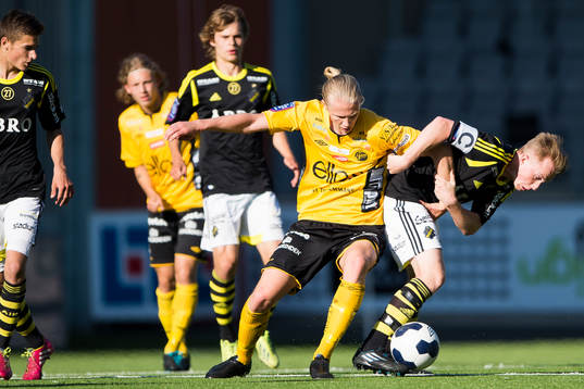 AIKs Philip Olofsson och Elfsborgs Jakob Berg
