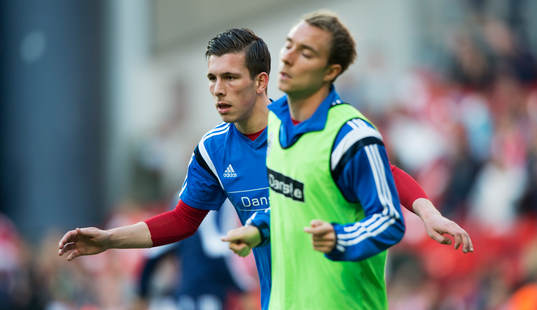  Danmarks Pierre Emile Höjbjerg bakom Christian Eriksen i landskampen mellan Danmark och Sverige i Köpenhamn 28 maj  2014.