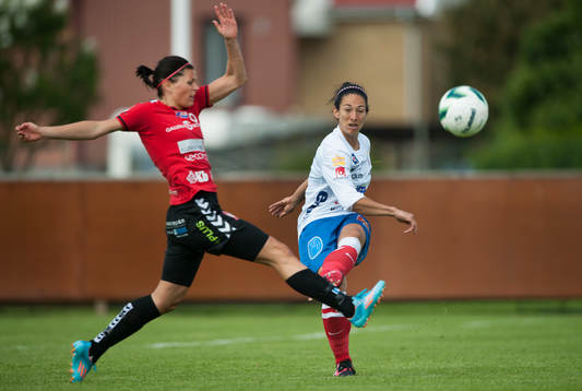 Kristianstads Susanne Moberg och Örebros Marie-Eve Nault i
