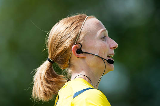 Domaren Linn Andersson i matchen i semifinalen i Svenska Cupen mellan Kristianstad och Örebro i Kristianstad 29 maj  2014.