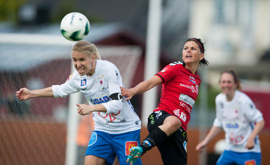 Örebros lagkapten Elin Magnusson nickar